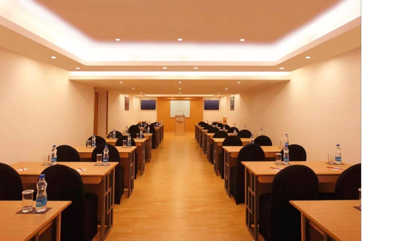 Red Fox By Lemon Tree Hotels, Delhi Airport 4* New Delhi