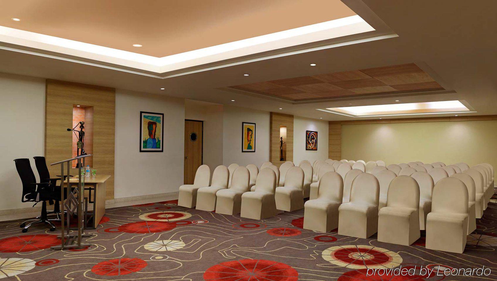 Red Fox By Lemon Tree Hotels, Delhi Airport Hotel 4*