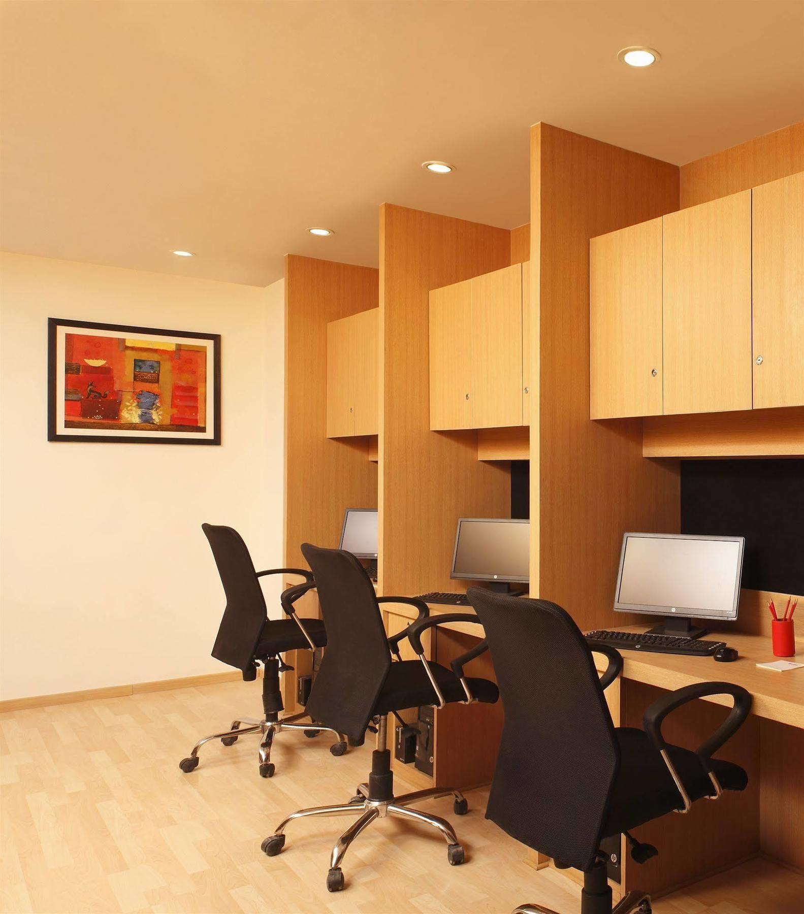 Red Fox By Lemon Tree Hotels, Delhi Airport 4* New Delhi