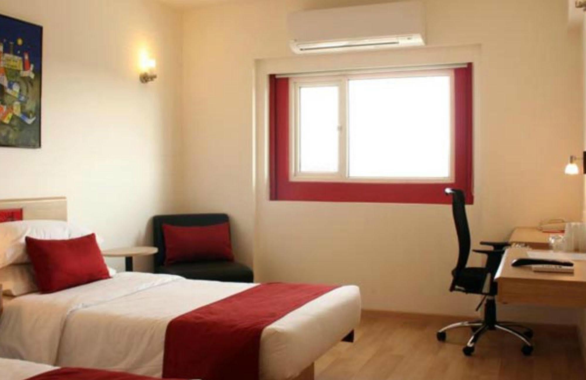 Hotel Red Fox By Lemon Tree Hotels, Delhi Airport New Delhi