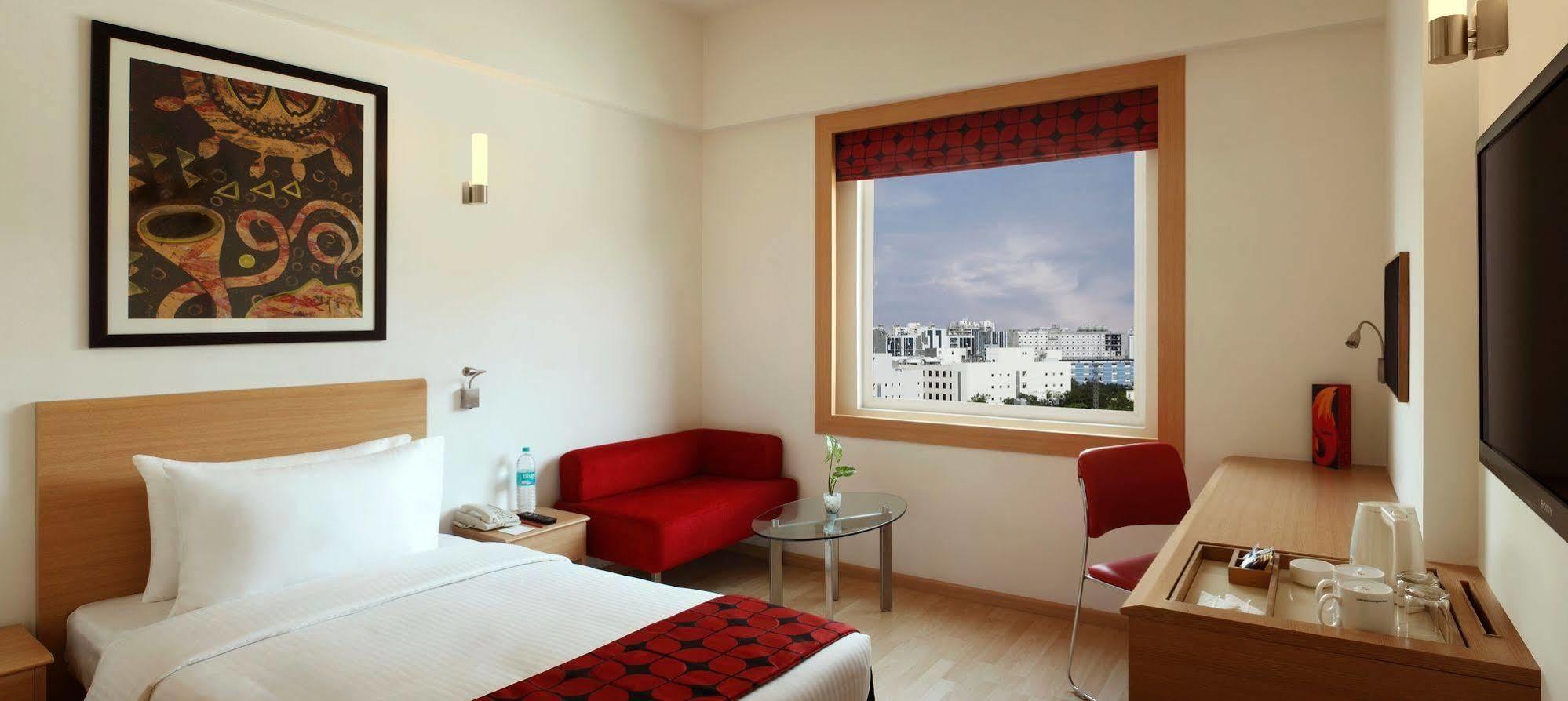 Hotel Red Fox By Lemon Tree Hotels, Delhi Airport 4*